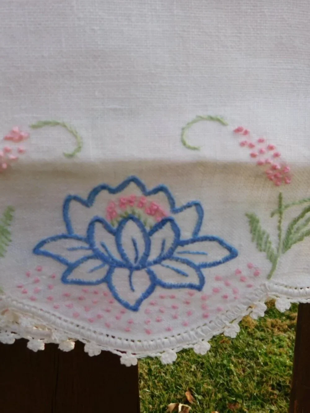 Embroidered Table Runner Floral Design Very Nice